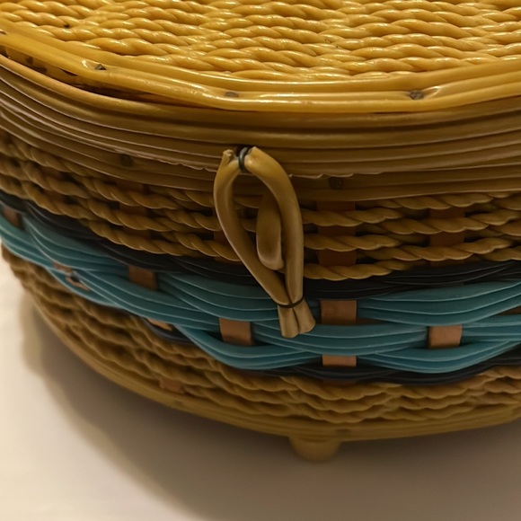 Vintage sewing basket - Picture 4 of 11